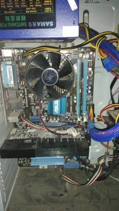 电脑开机黑屏黄灯、主机灯亮但风扇不动的诊断与解决